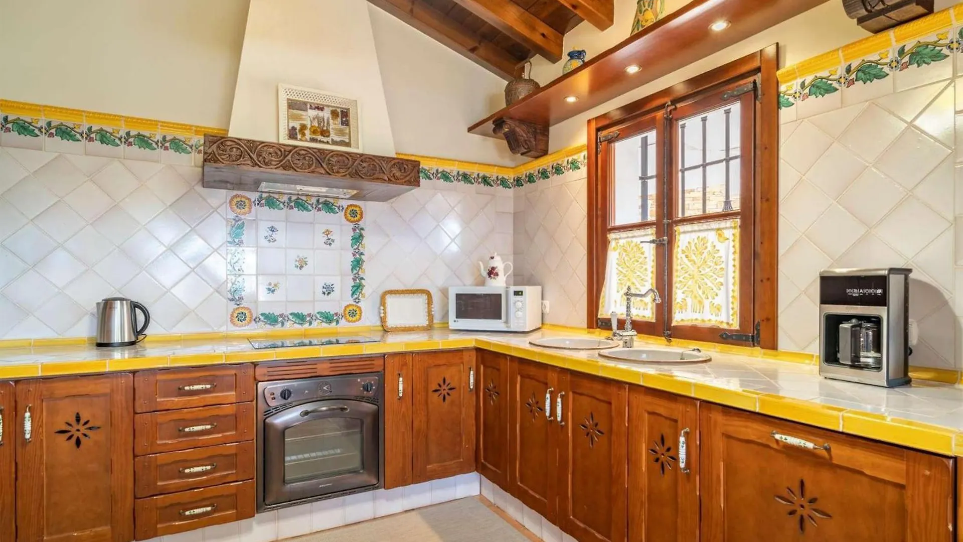 Villa Viewpoint: Private Pool Sleeps 6 Views Frigiliana