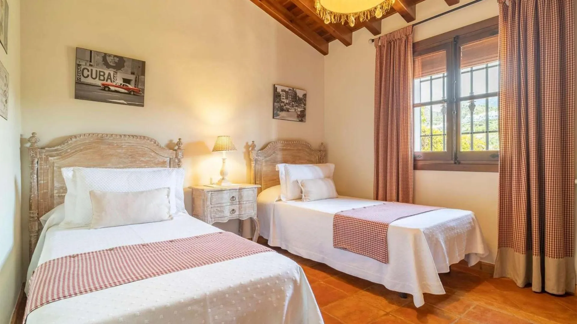Villa Viewpoint: Private Pool Sleeps 6 Views Frigiliana