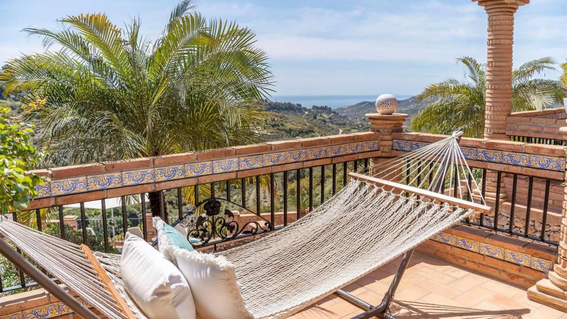 Villa Viewpoint: Private Pool Sleeps 6 Views Frigiliana