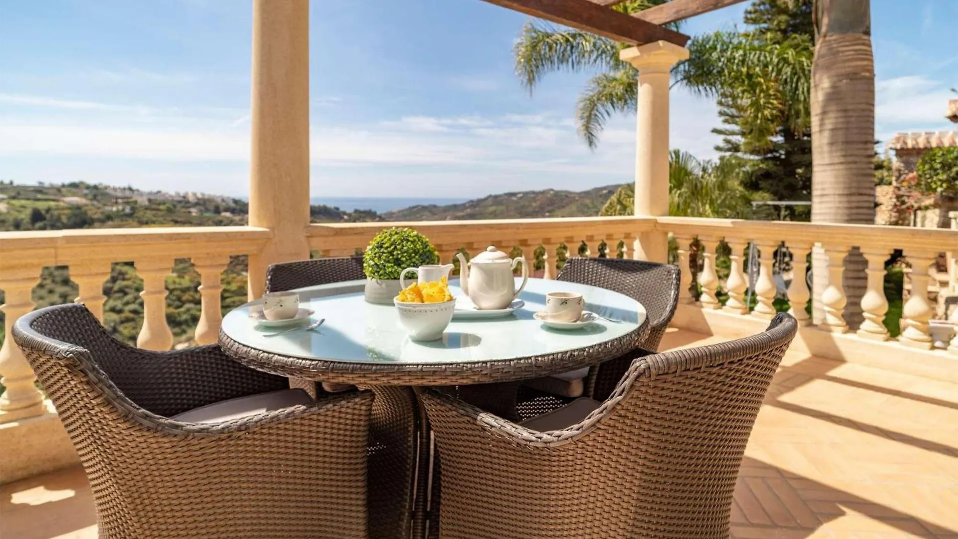 Villa Viewpoint: Private Pool Sleeps 6 Views Frigiliana