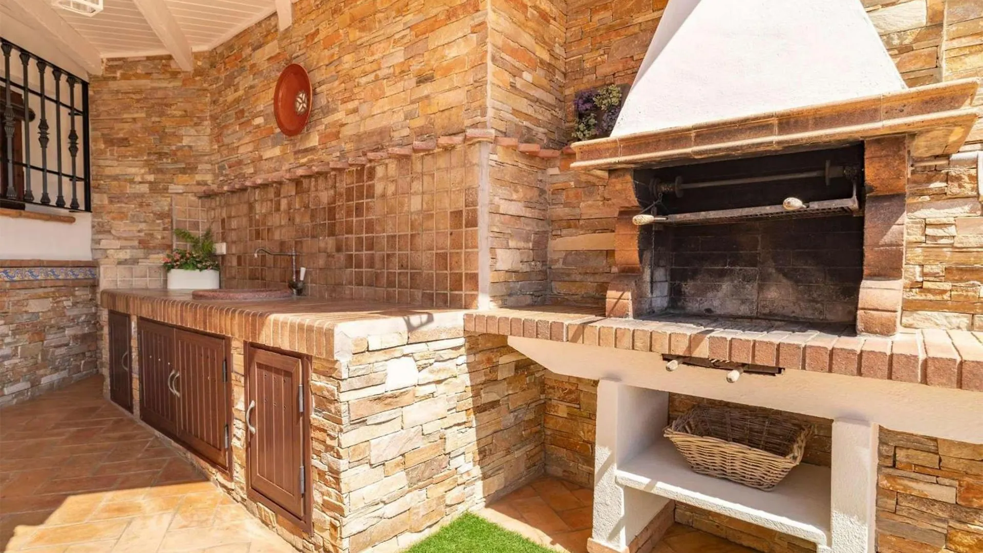 Villa Viewpoint: Private Pool Sleeps 6 Views Frigiliana