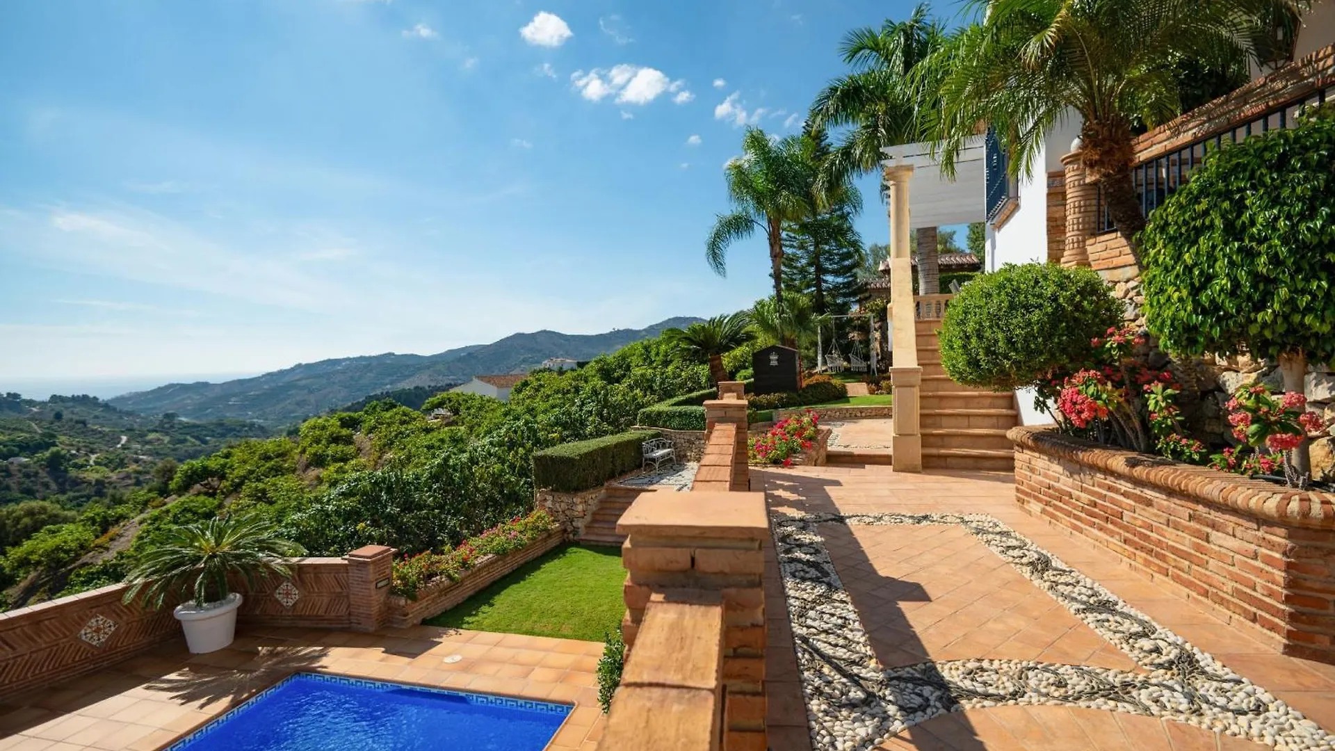 Villa Viewpoint: Private Pool Sleeps 6 Views Frigiliana Spain