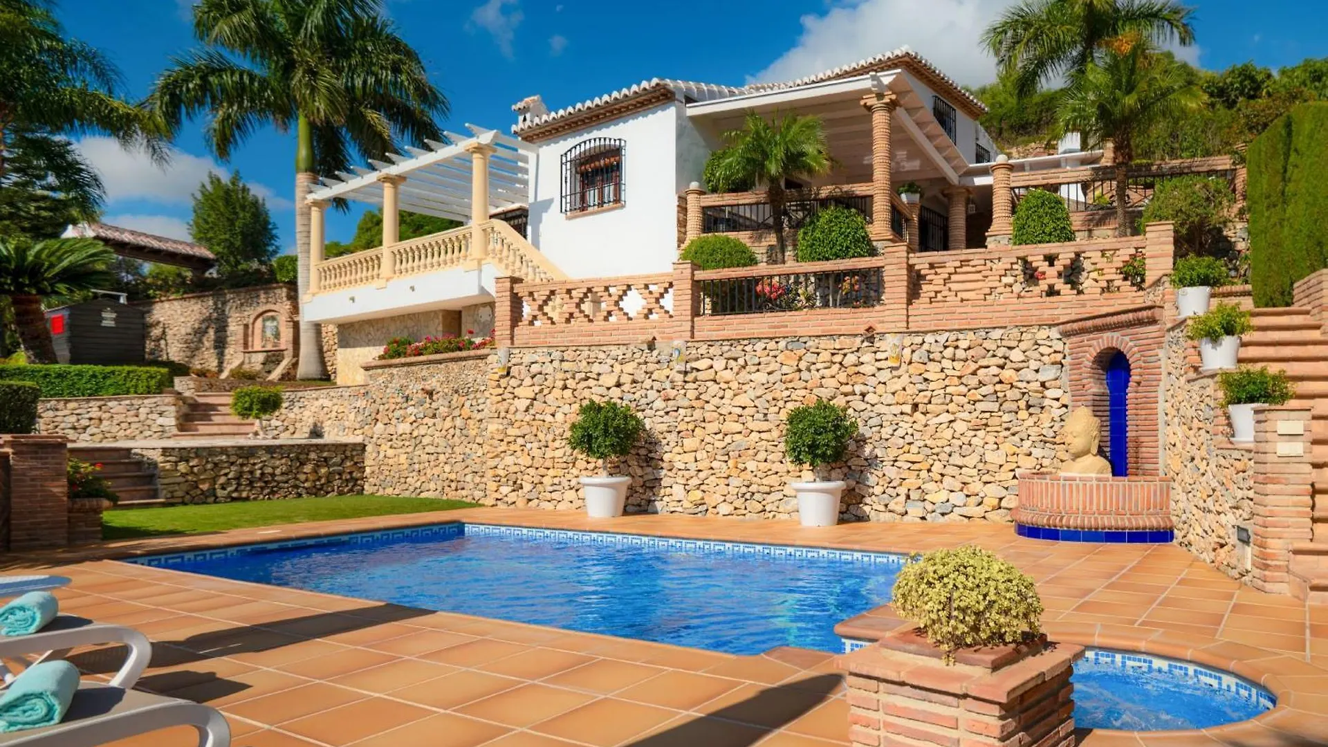 Villa Viewpoint: Private Pool Sleeps 6 Views contacts