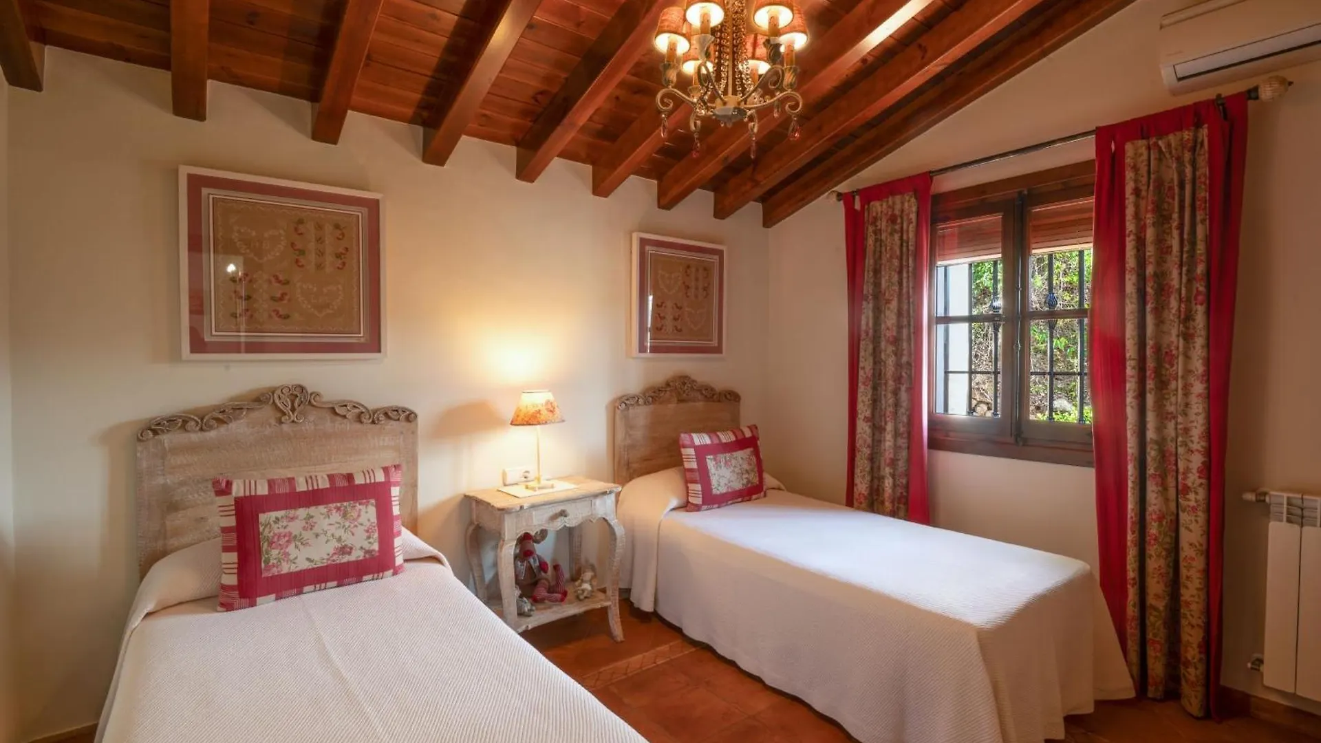 Villa Viewpoint: Private Pool Sleeps 6 Views Frigiliana