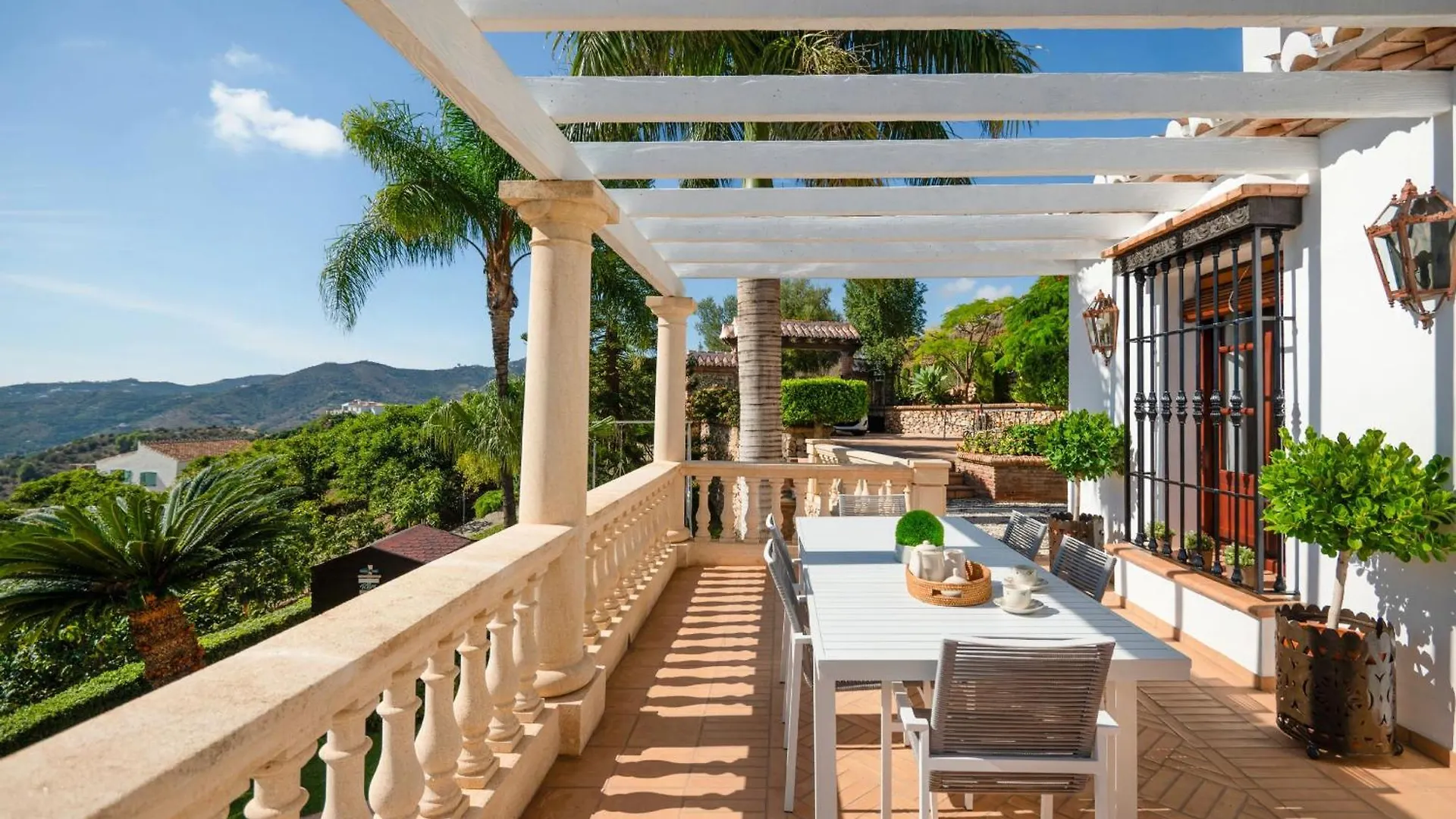 Villa Viewpoint: Private Pool Sleeps 6 Views Frigiliana