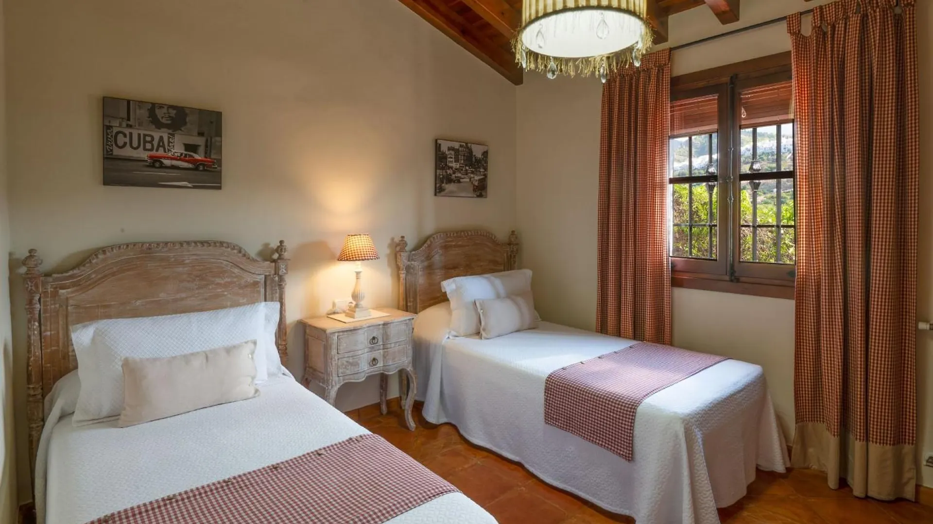 Villa Viewpoint: Private Pool Sleeps 6 Views Frigiliana