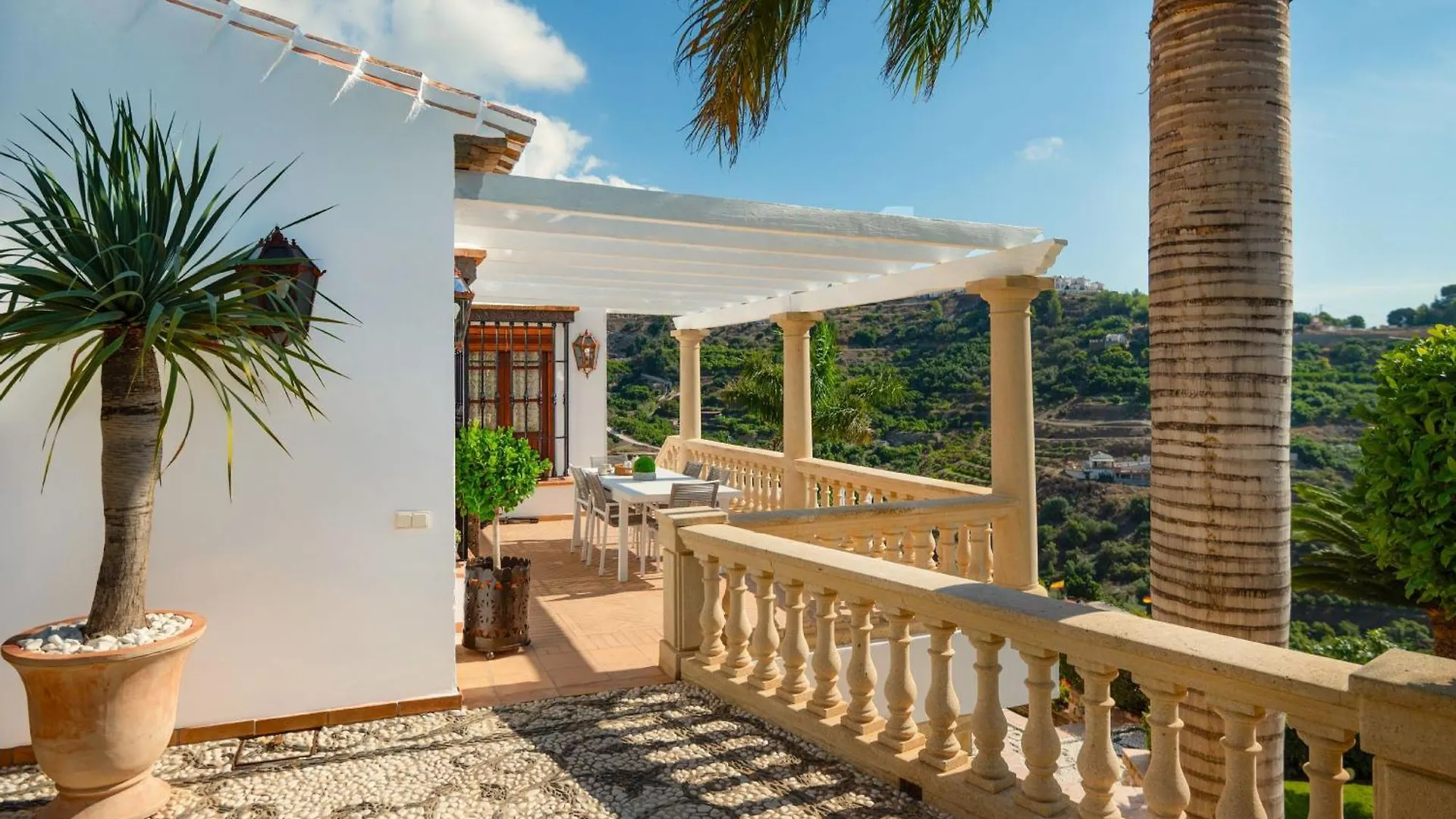 Villa Viewpoint: Private Pool Sleeps 6 Views Frigiliana