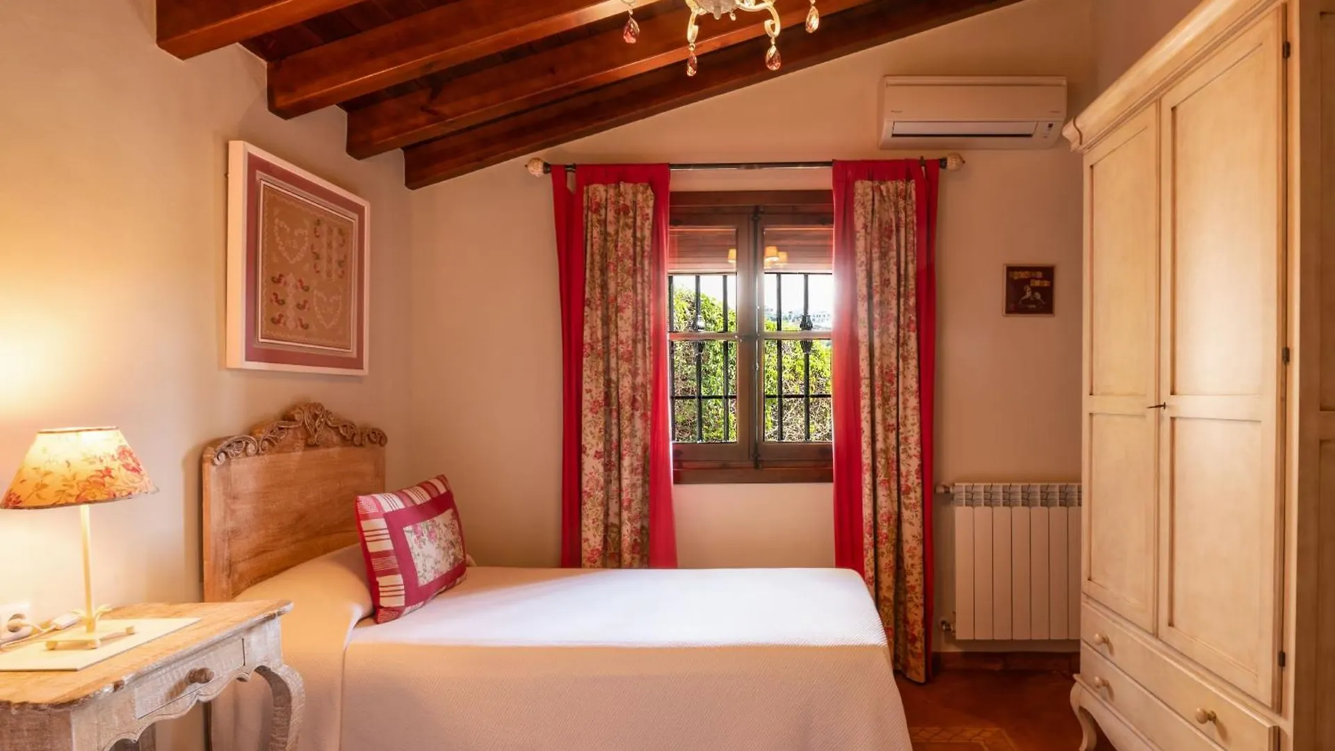 Villa Viewpoint: Private Pool Sleeps 6 Views Frigiliana